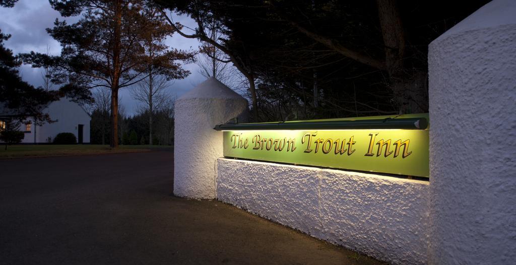 Brown Trout Golf & Country Inn أغادواي المظهر الخارجي الصورة